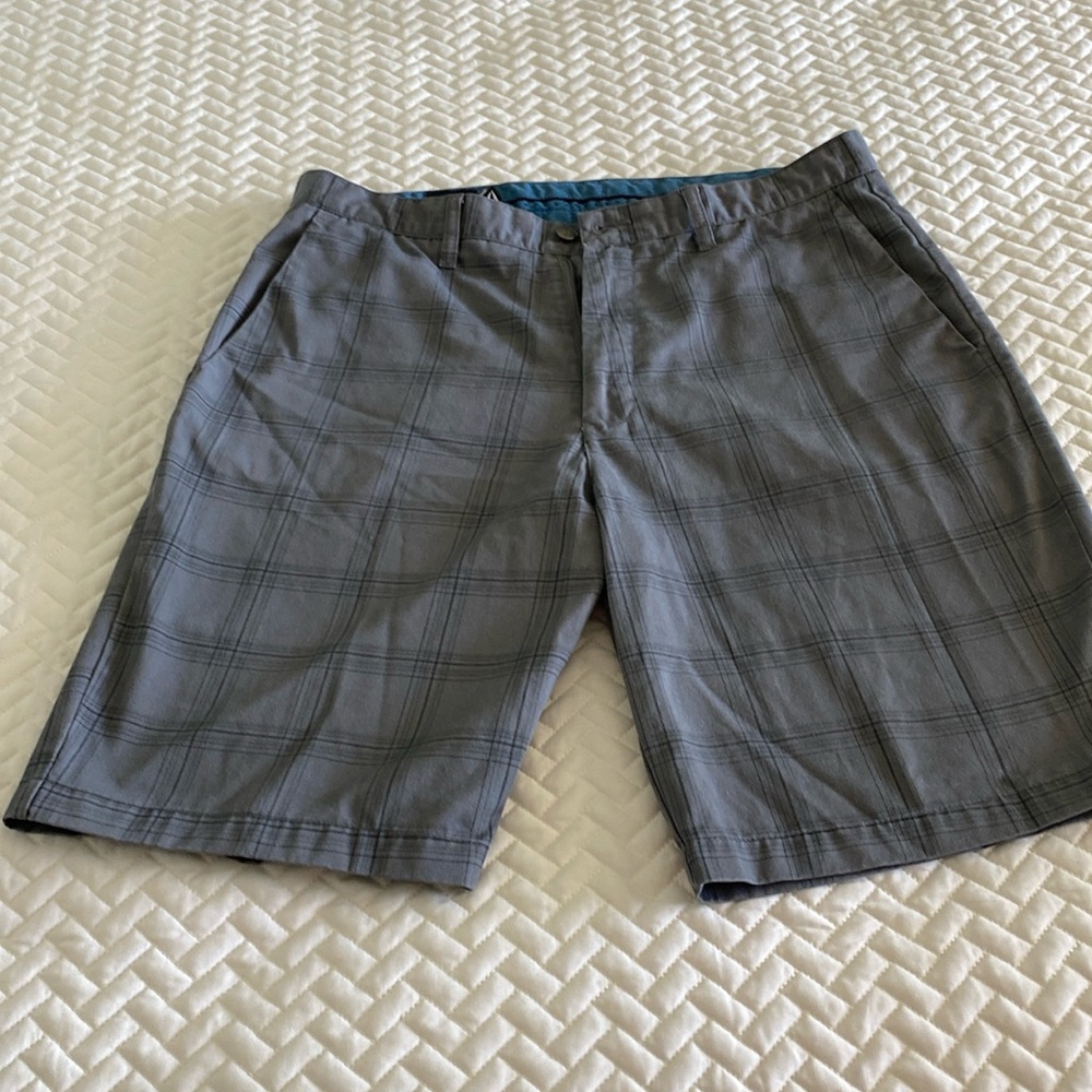 Volcom Mens 36 shorts